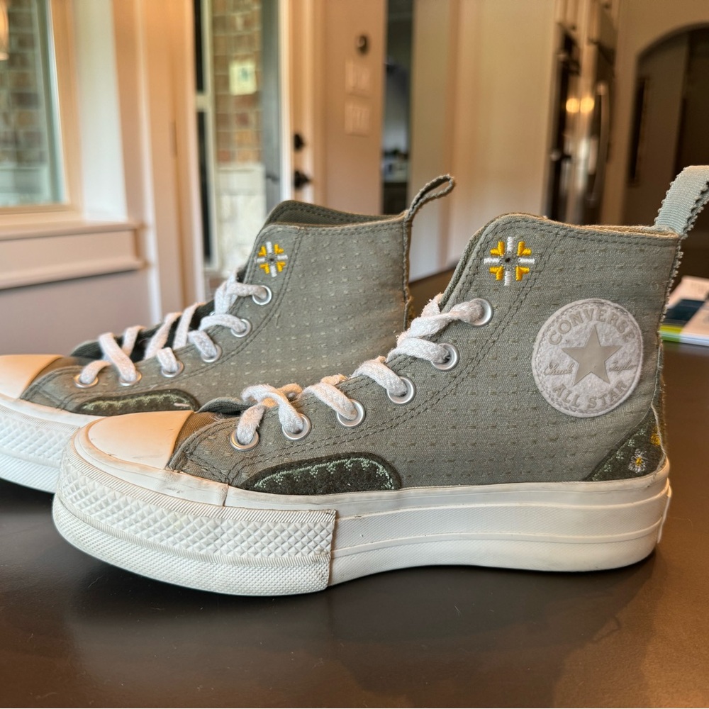Size 6.5 green embroidered flower converse